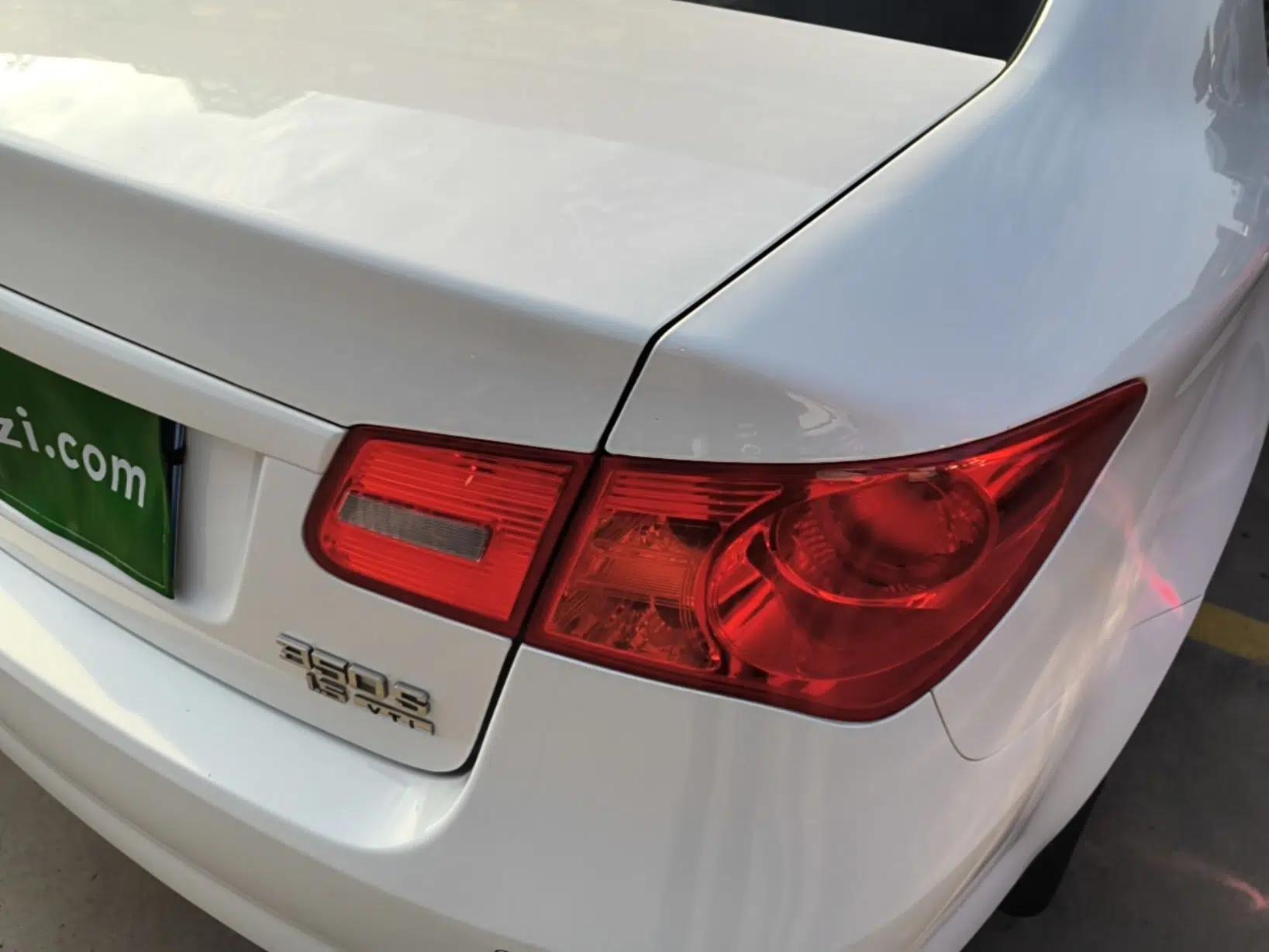 Roewe 350 2015 1.5L Manual Luxury Sunroof Edition — миниатюра 8