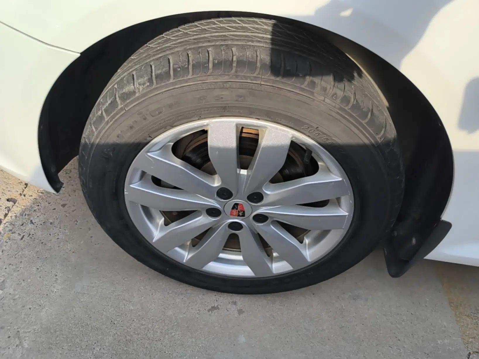 Roewe 350 2015 1.5L Manual Luxury Sunroof Edition — миниатюра 9