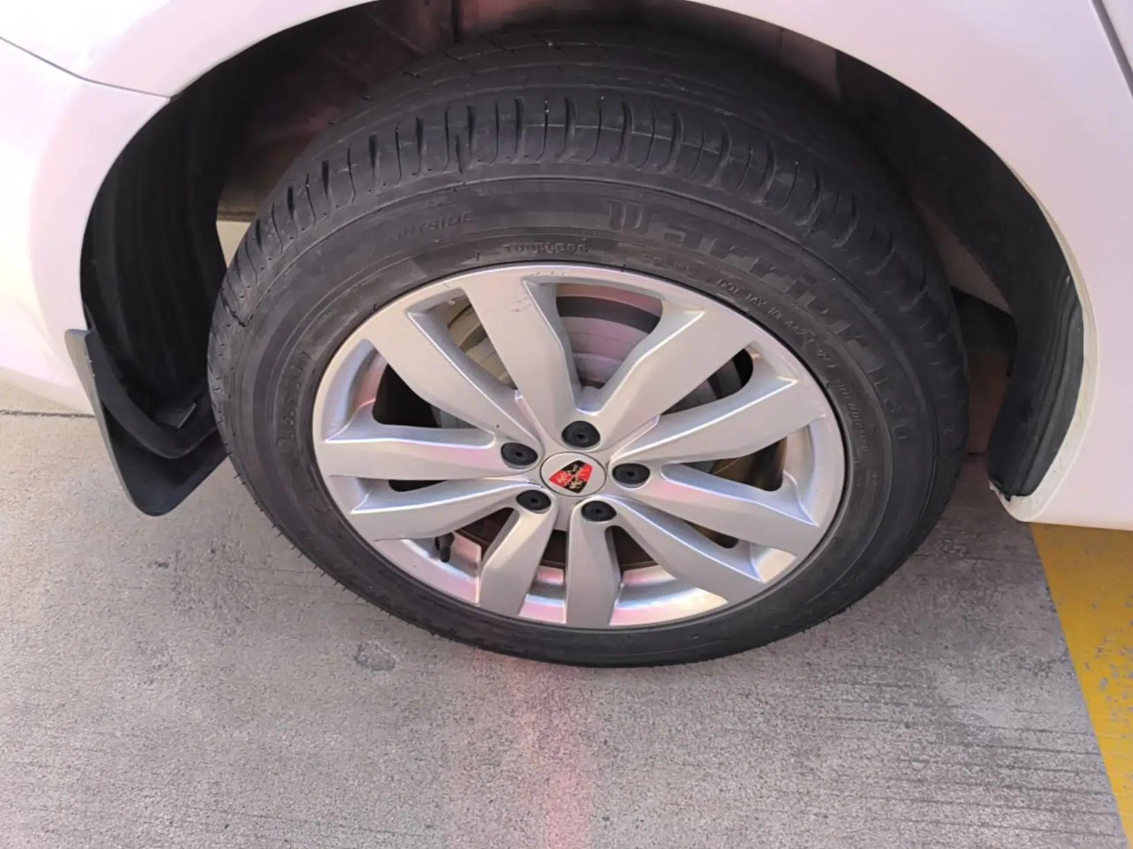 Roewe 350 2015 1.5L Manual Luxury Sunroof Edition — миниатюра 10