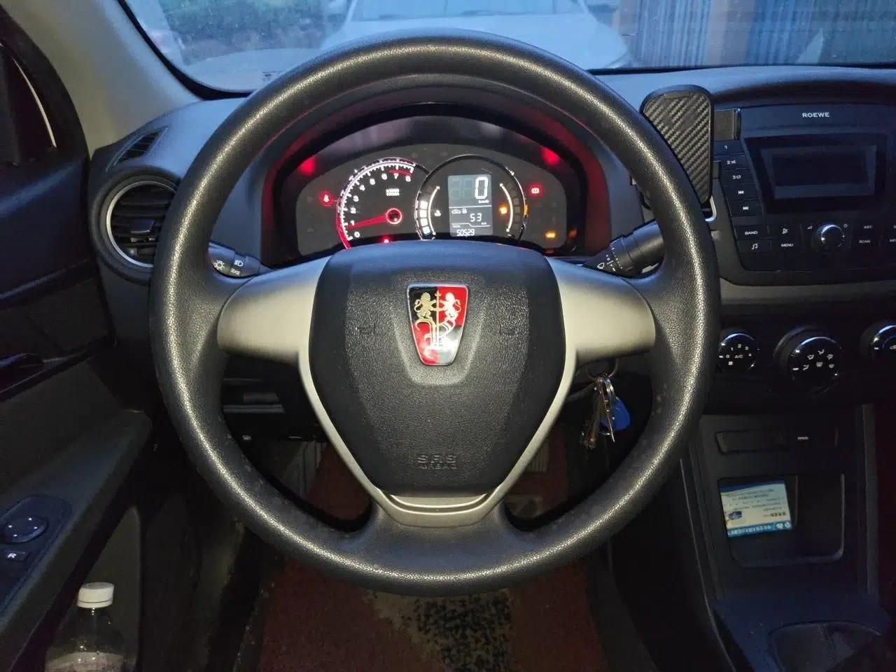 Roewe 350 2015 1.5L Manual Luxury Sunroof Edition — миниатюра 11