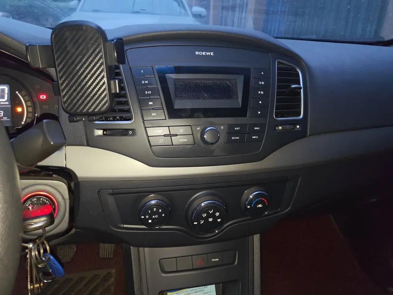Roewe 350 2015 1.5L Manual Luxury Sunroof Edition — миниатюра 14
