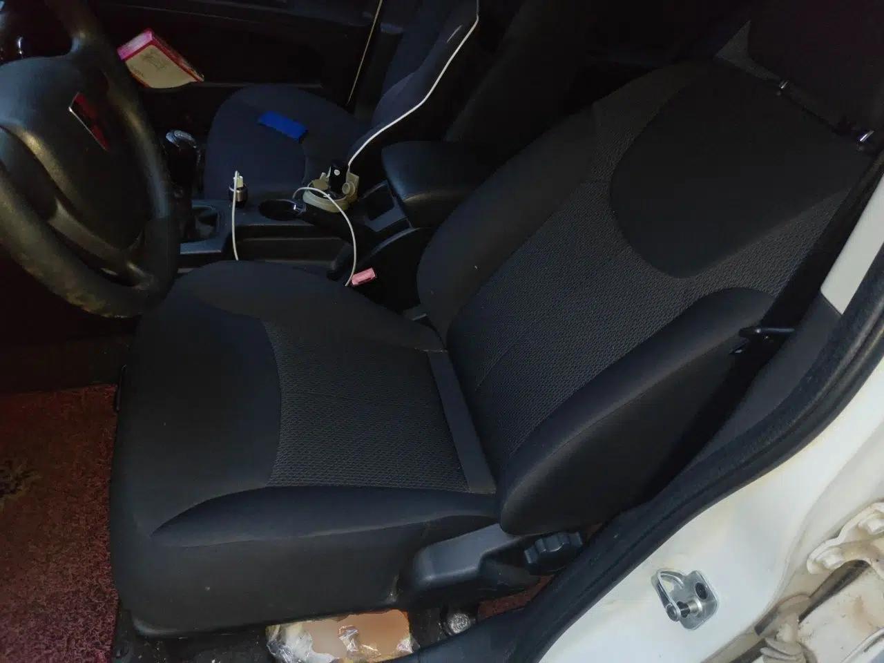 Roewe 350 2015 1.5L Manual Luxury Sunroof Edition — миниатюра 16