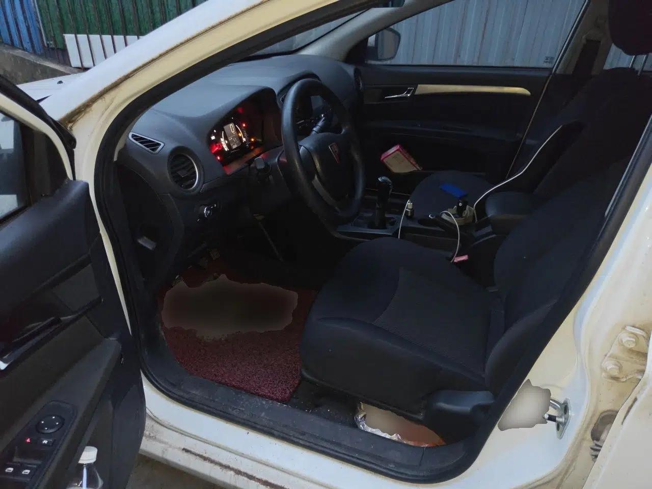 Roewe 350 2015 1.5L Manual Luxury Sunroof Edition — миниатюра 17