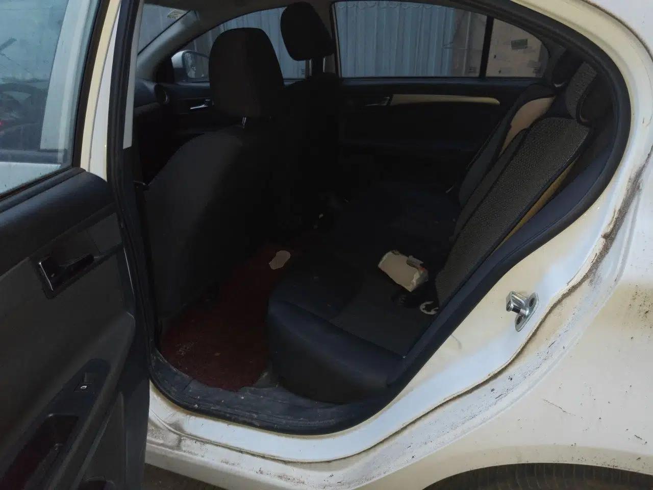 Roewe 350 2015 1.5L Manual Luxury Sunroof Edition — миниатюра 18