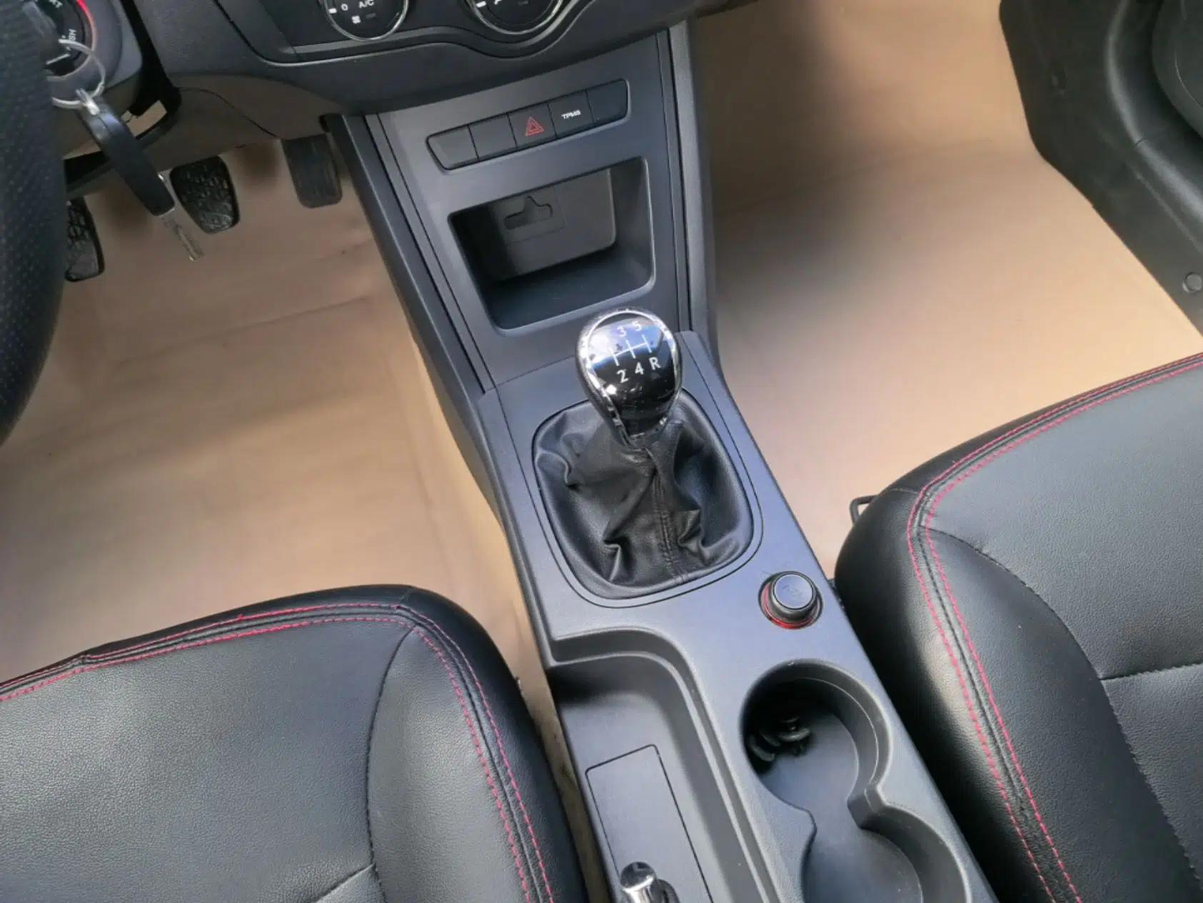 Roewe 350 2015 1.5L Manual Luxury Sunroof Edition — миниатюра 16