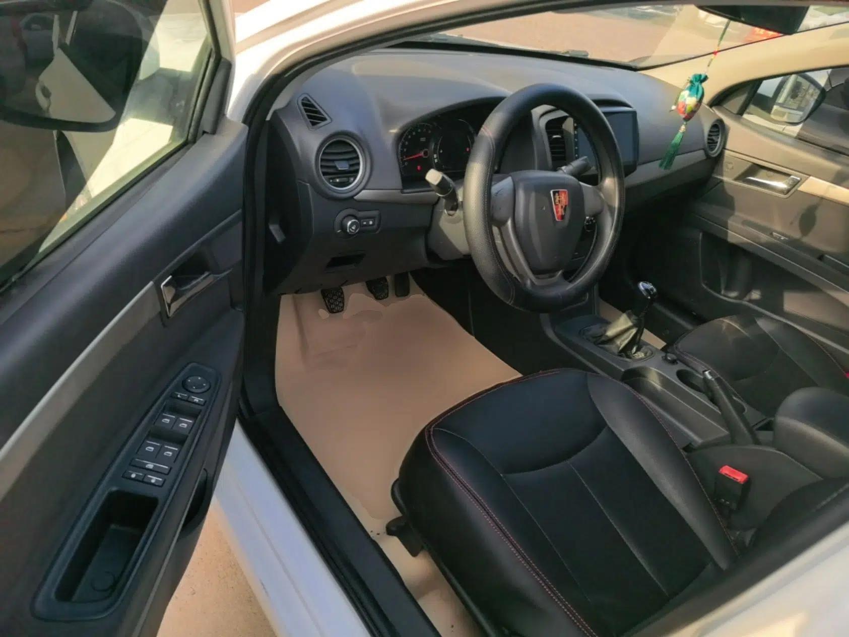 Roewe 350 2015 1.5L Manual Luxury Sunroof Edition — миниатюра 18