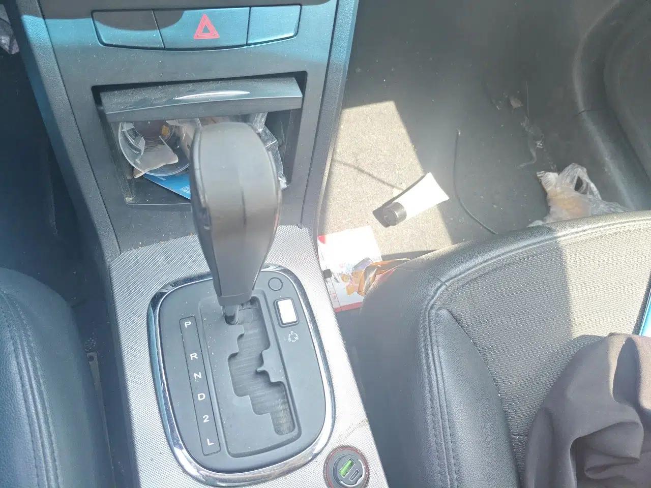 Roewe 350 2013 350C 1.5L Automatic Xunyue Edition — миниатюра 15