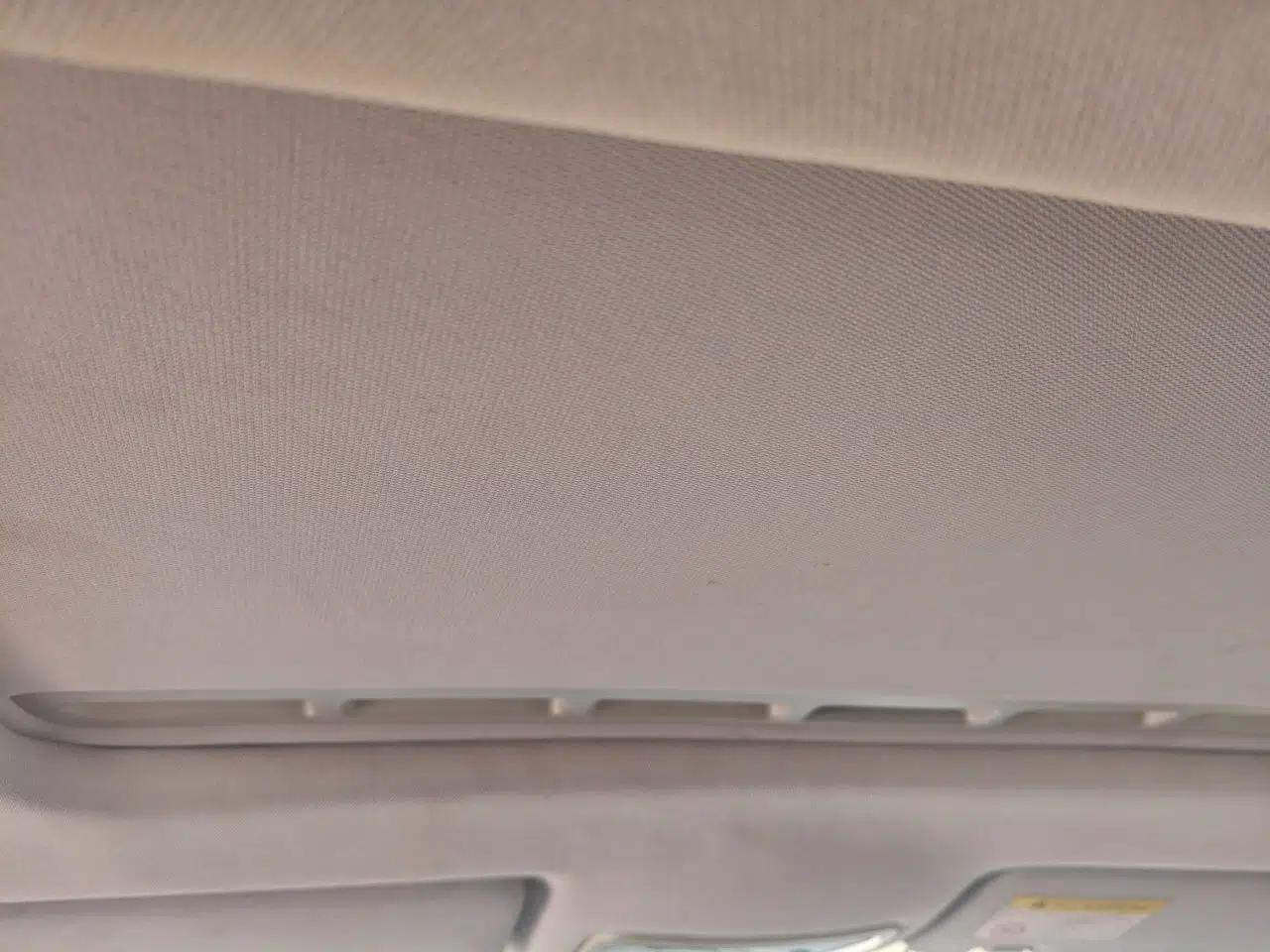 Roewe 350 2013 350C 1.5L Automatic Xunyue Edition — миниатюра 19