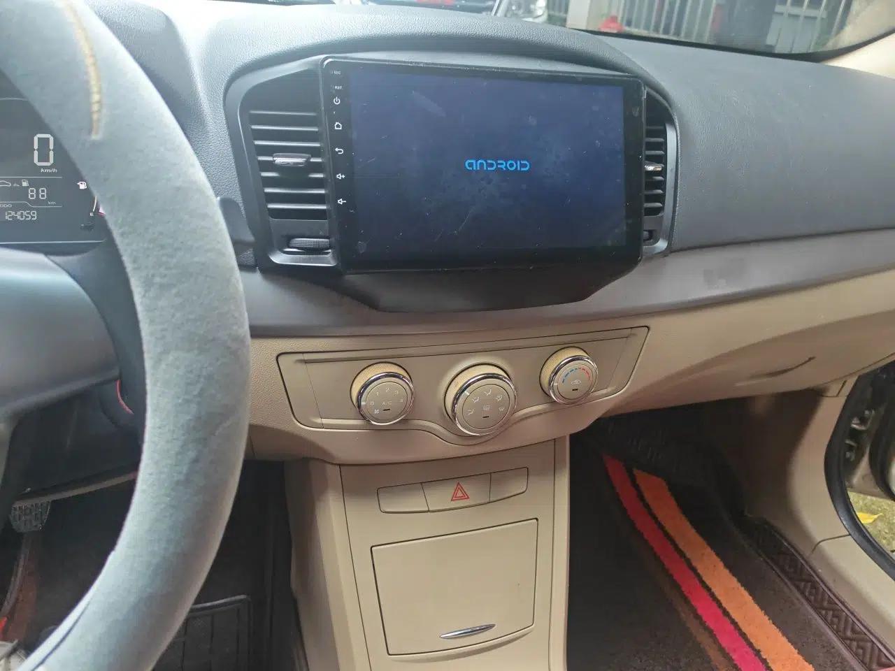 Roewe 350 2011 350S 1.5L Manual Xunchi Edition — миниатюра 14