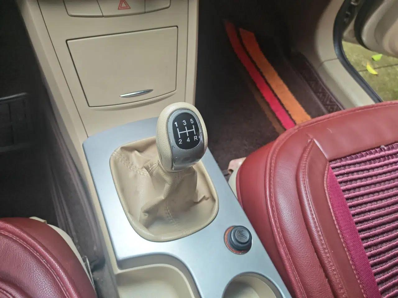 Roewe 350 2011 350S 1.5L Manual Xunchi Edition — миниатюра 15