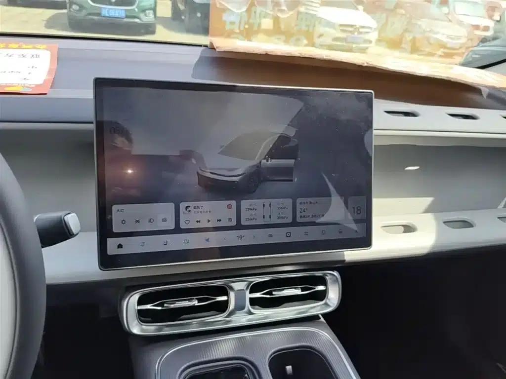 Leapmotor B01 2025 650 Enjoy Edition — миниатюра 13