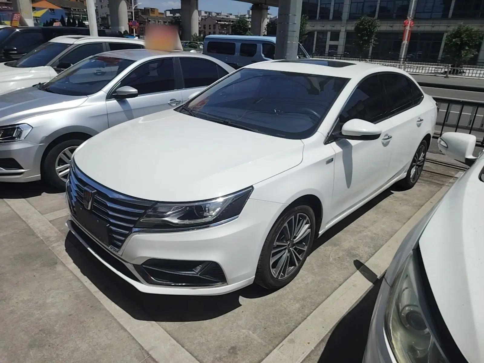 Roewe i6 2020 PLUS 1.6L Manual 4G Connect Glory Flagship Edition — миниатюра 1