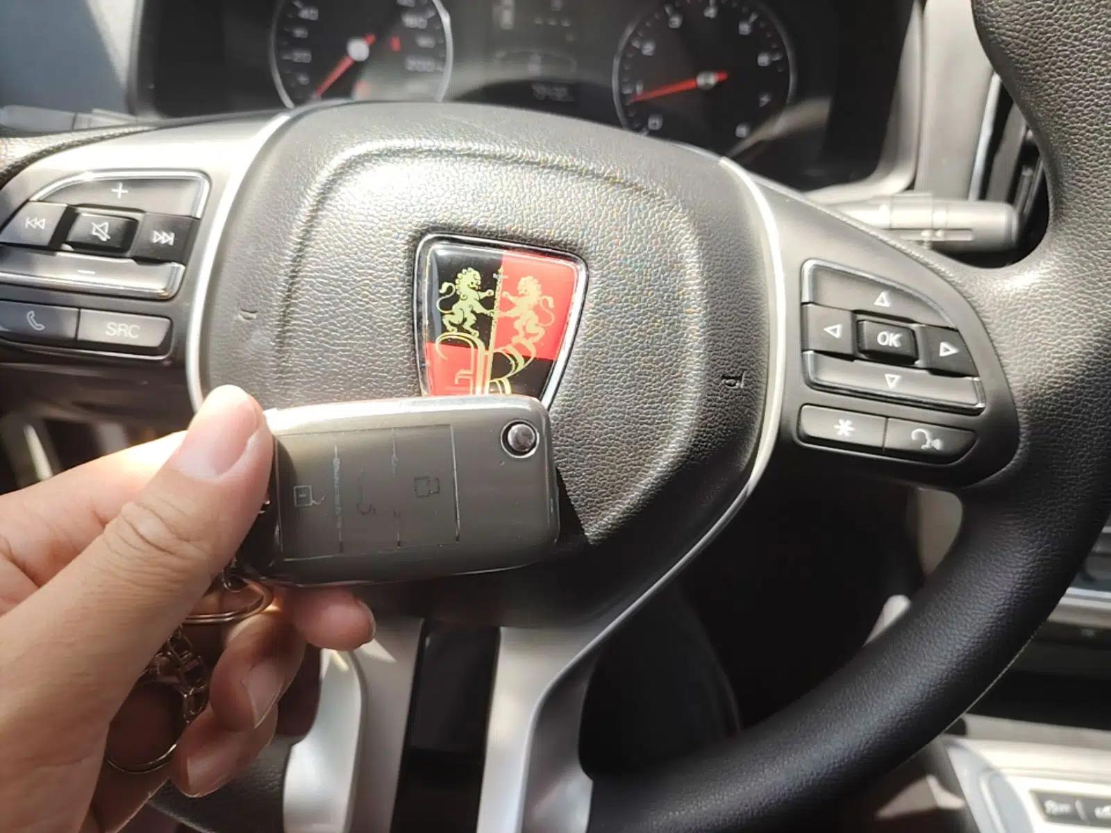 Roewe i6 2020 PLUS 1.6L Manual 4G Connect Glory Flagship Edition — миниатюра 12