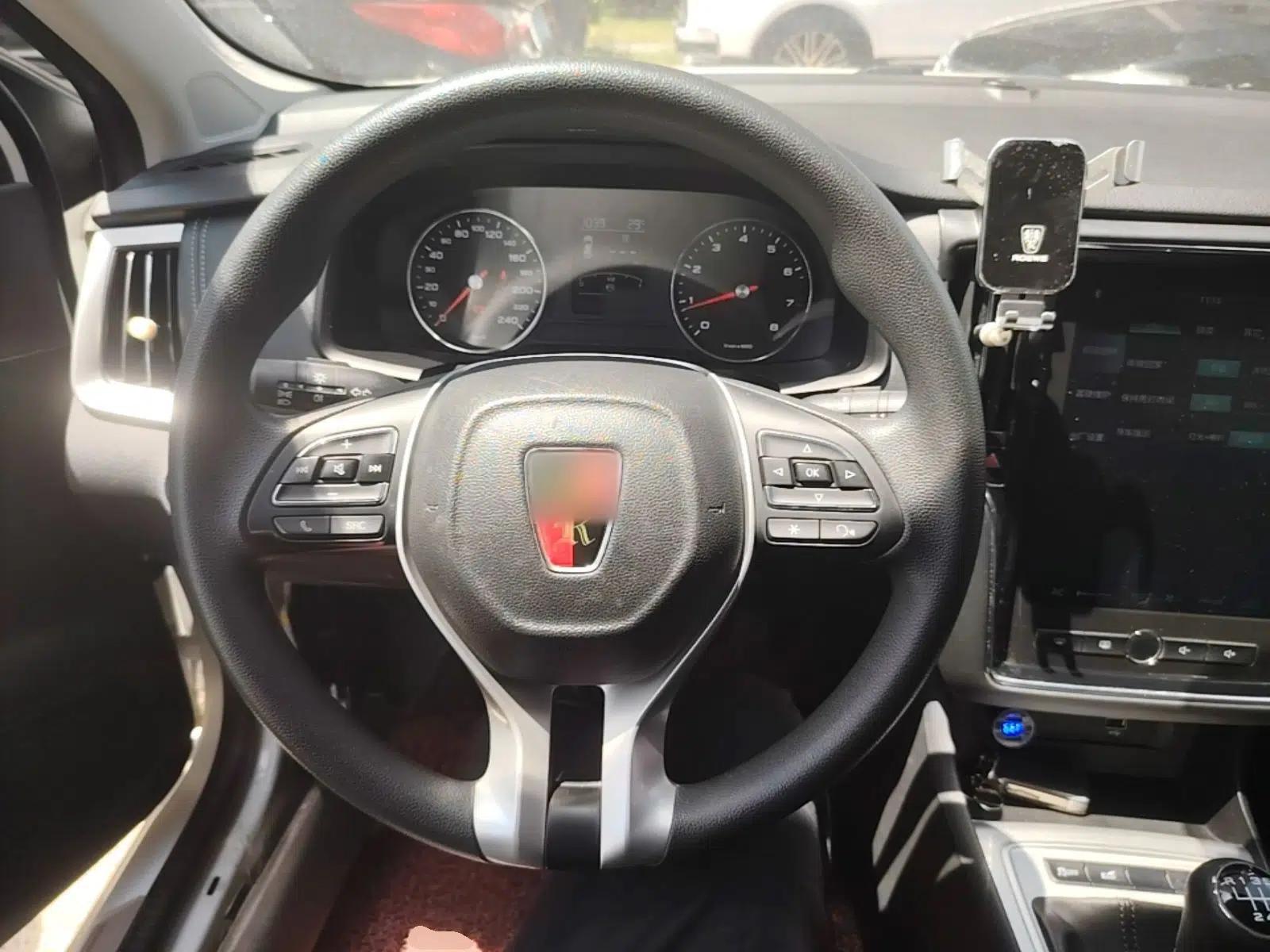 Roewe i6 2020 PLUS 1.6L Manual 4G Connect Glory Flagship Edition — миниатюра 14