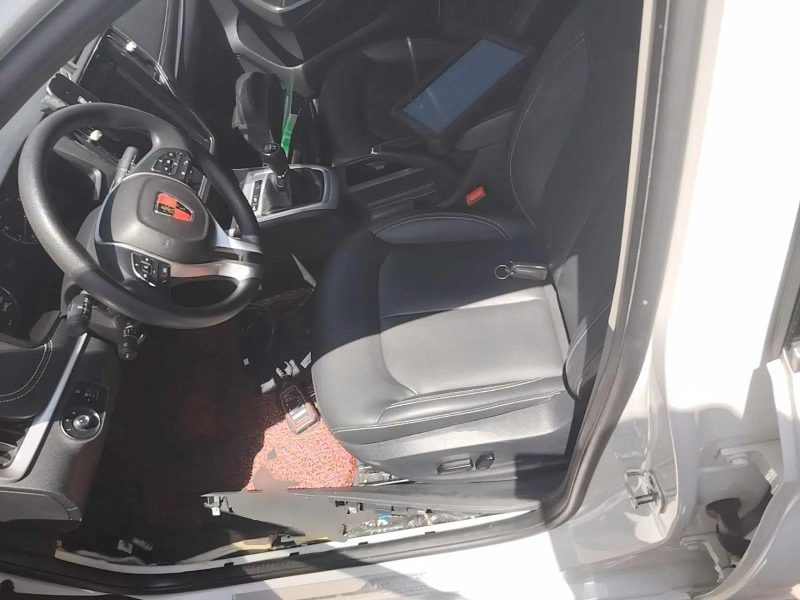 Roewe i6 2020 PLUS 1.6L Manual 4G Connect Glory Flagship Edition — миниатюра 18
