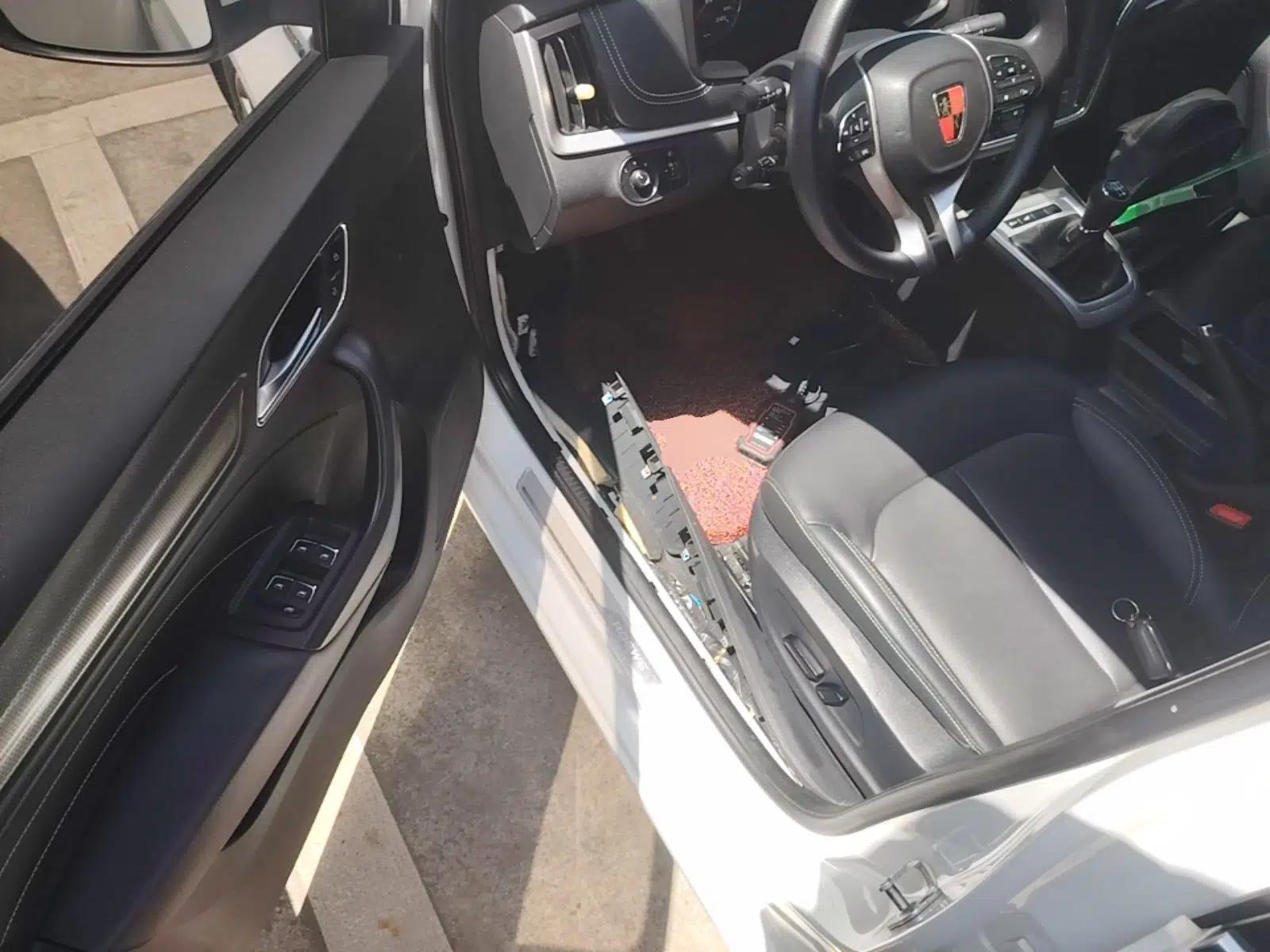 Roewe i6 2020 PLUS 1.6L Manual 4G Connect Glory Flagship Edition — миниатюра 19