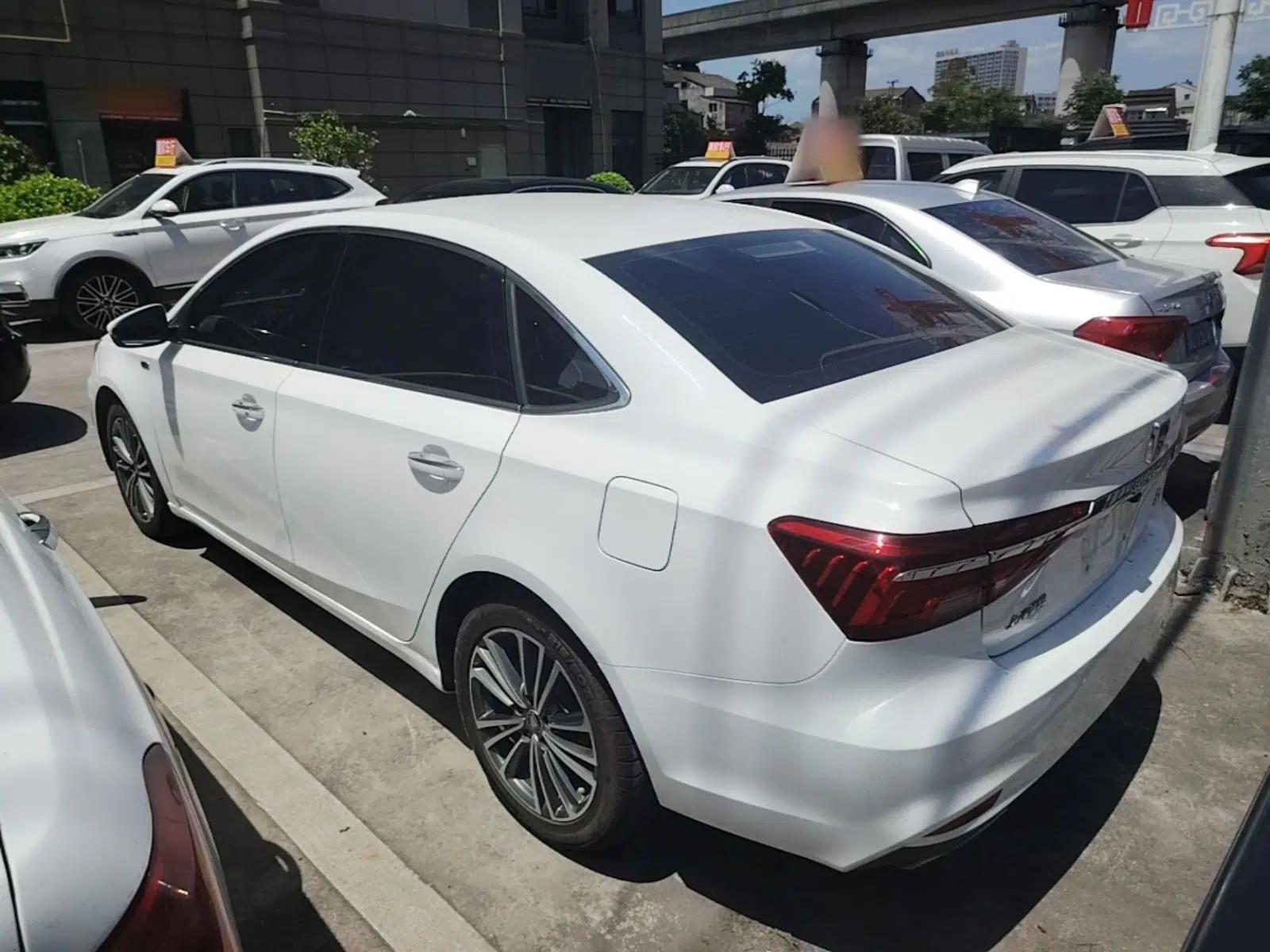 Roewe i6 2020 PLUS 1.6L Manual 4G Connect Glory Flagship Edition — миниатюра 4