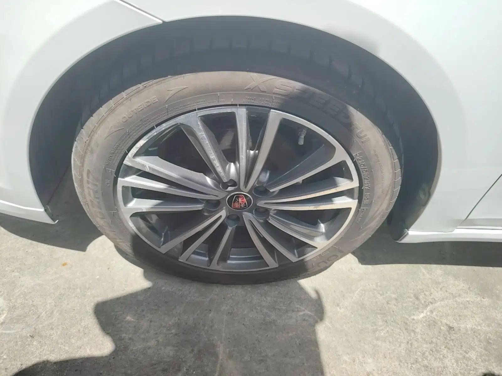 Roewe i6 2020 PLUS 1.6L Manual 4G Connect Glory Flagship Edition — миниатюра 8