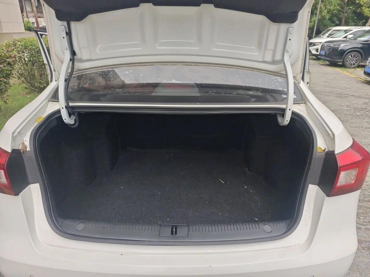 Roewe 360 2015 20T TST Deluxe Edition — миниатюра 20