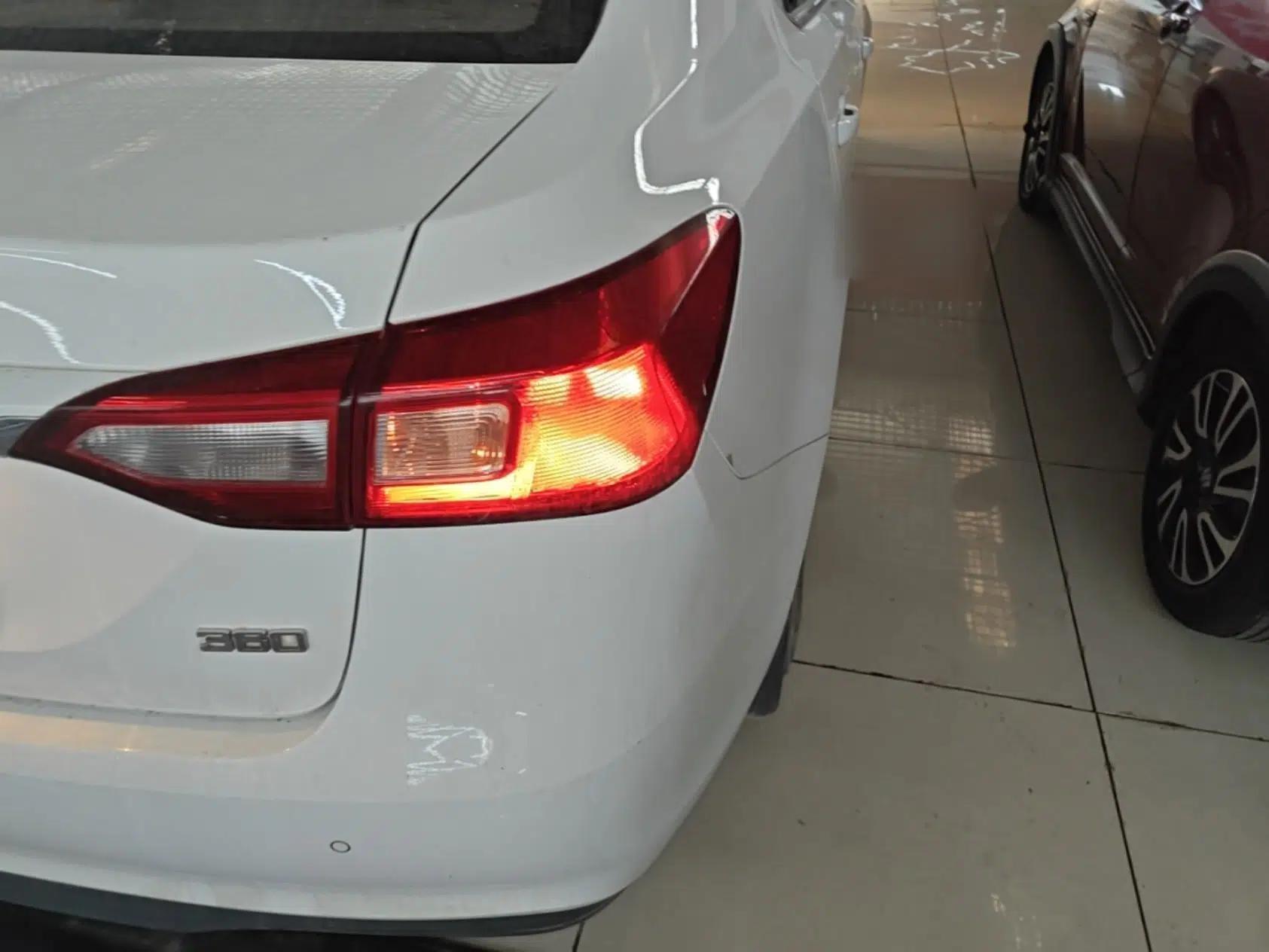 Roewe 360 2015 1.5L Automatic Luxury Edition — миниатюра 7