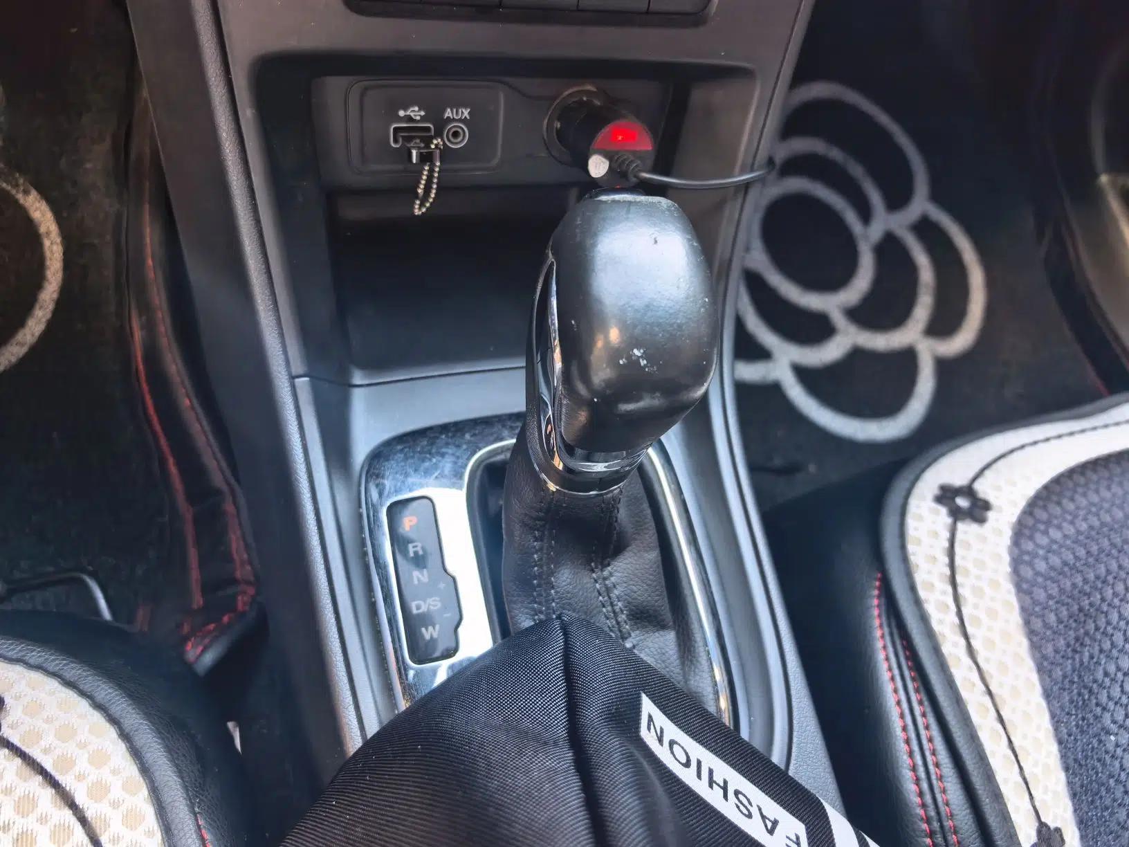 Roewe 360 2016 1.5L Automatic Smart Screen Version — миниатюра 15