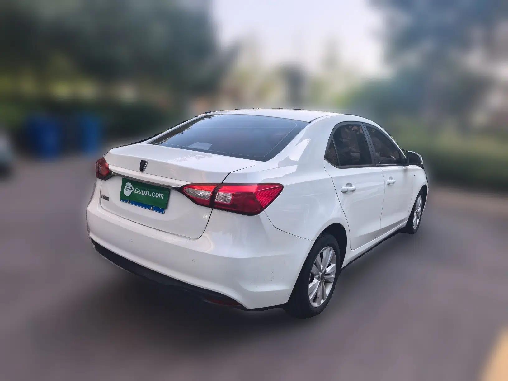 Roewe 360 2016 1.5L Automatic Smart Screen Version — миниатюра 6