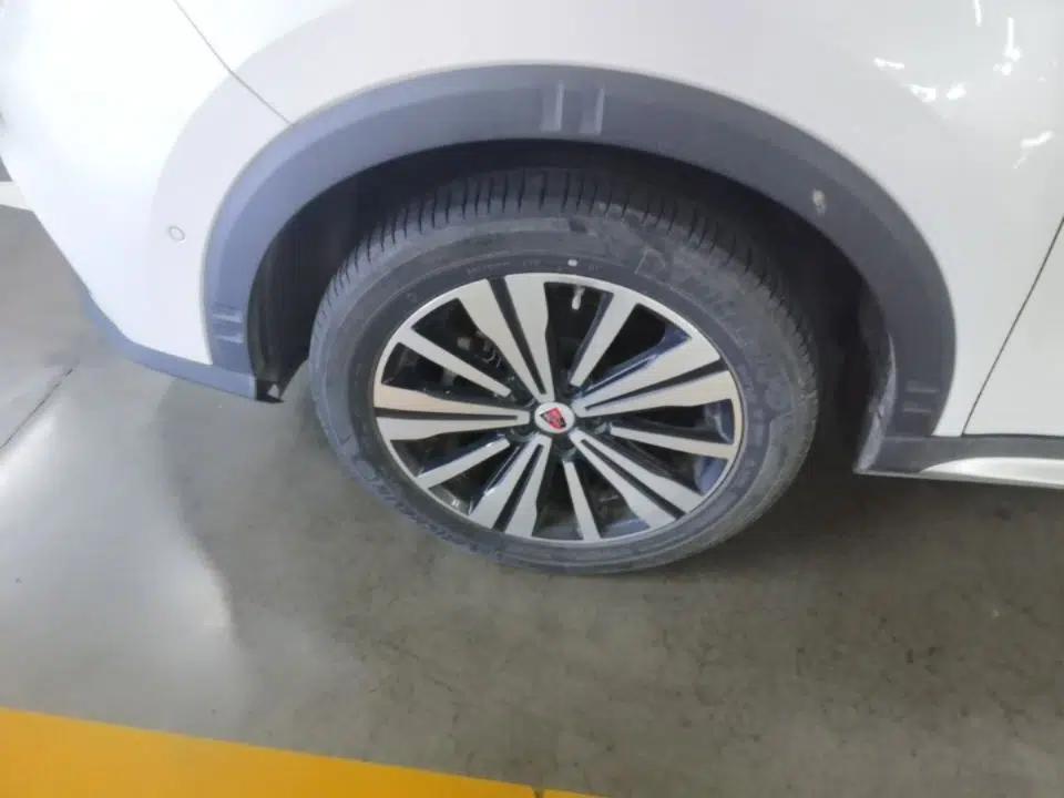 Roewe RX5 New Energy 2017 ERX5 EV400 Electric Internet Supreme Edition — миниатюра 4