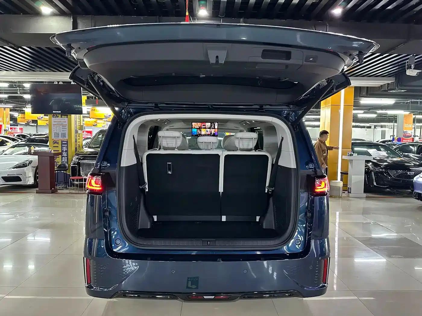 Voyah Dreamer 2025 PHEV AWD Flagship Kunpeng Edition — миниатюра 12