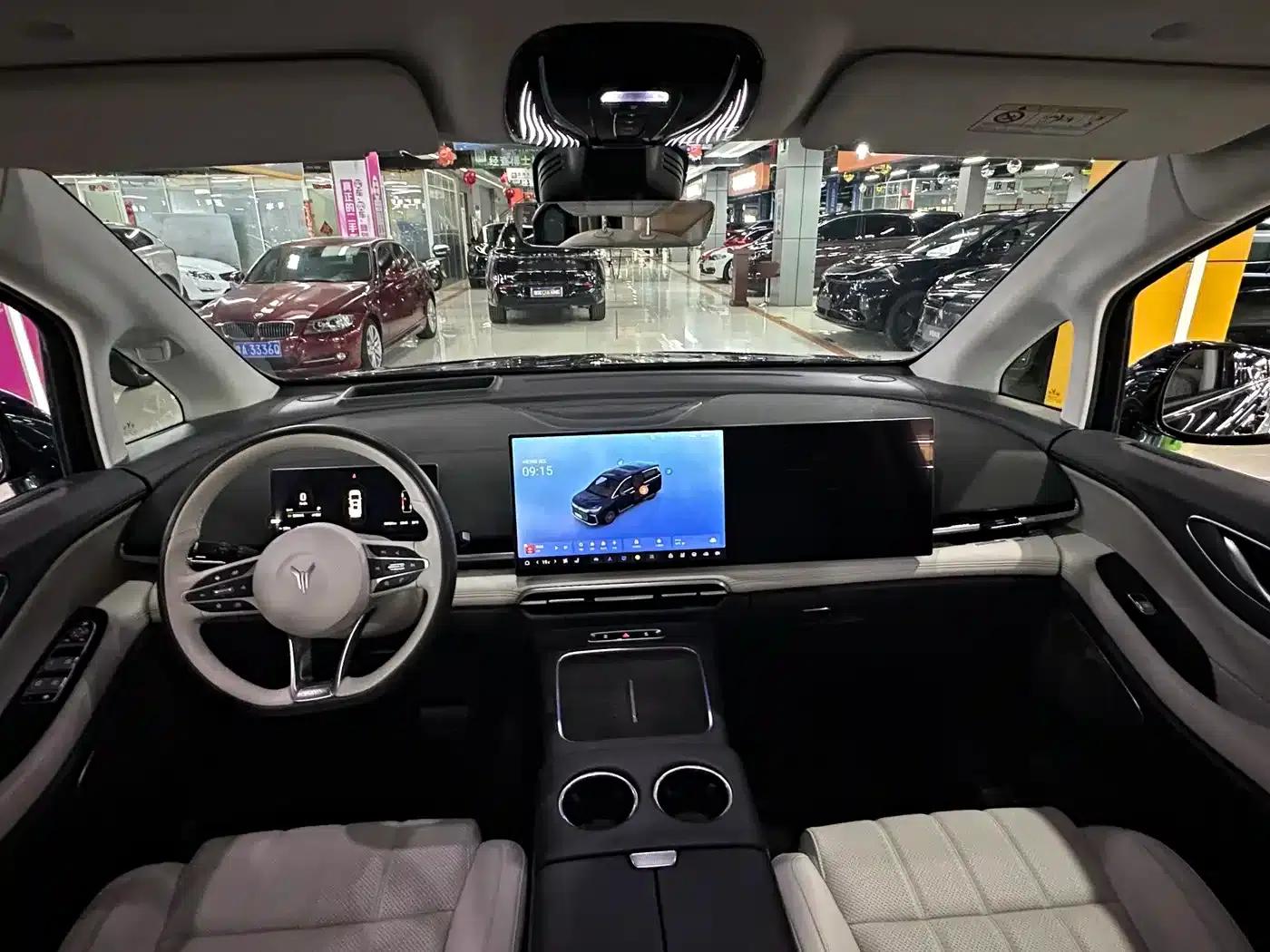 Voyah Dreamer 2025 PHEV AWD Flagship Kunpeng Edition — миниатюра 3