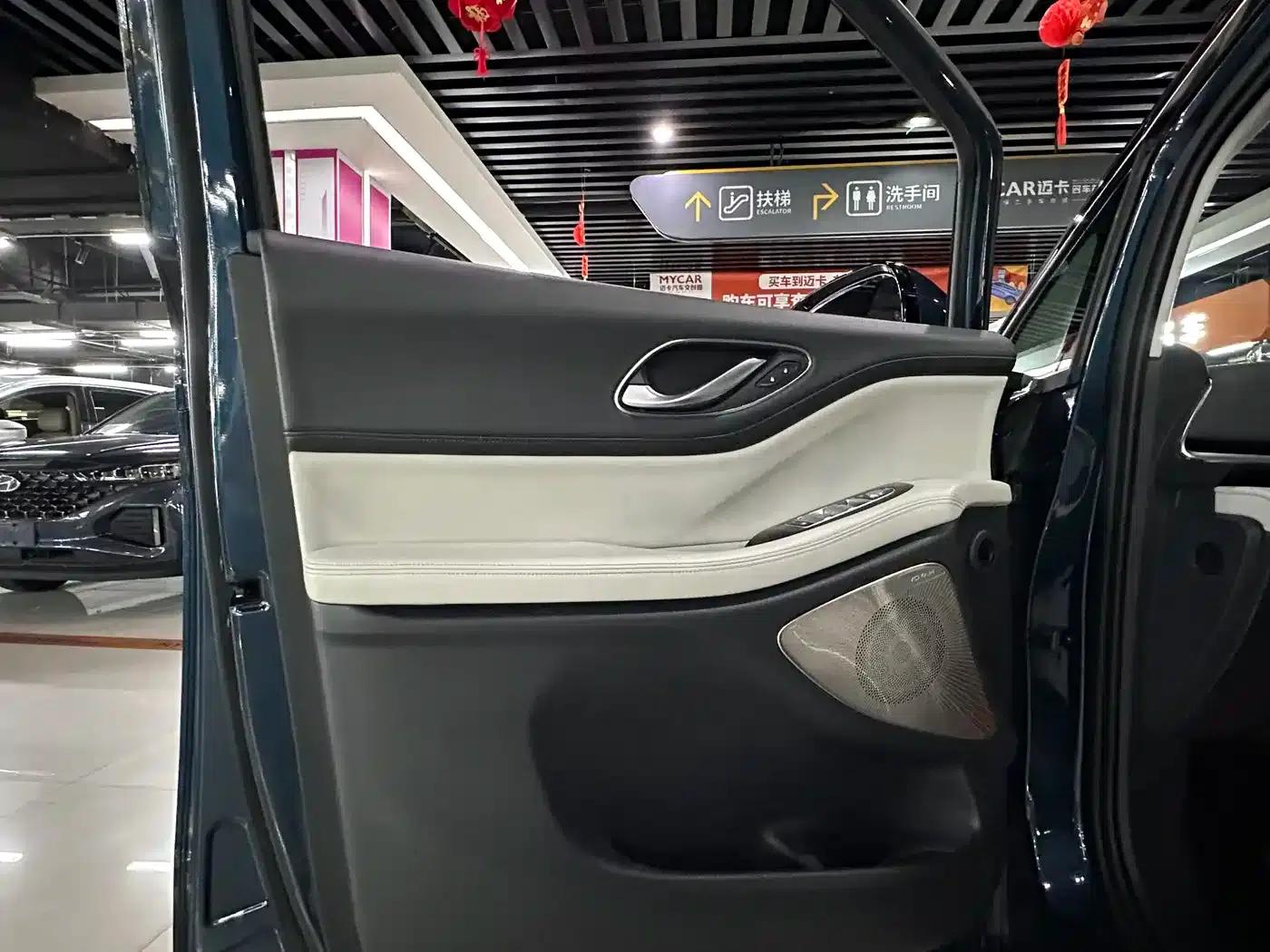 Voyah Dreamer 2025 PHEV AWD Flagship Kunpeng Edition — миниатюра 6