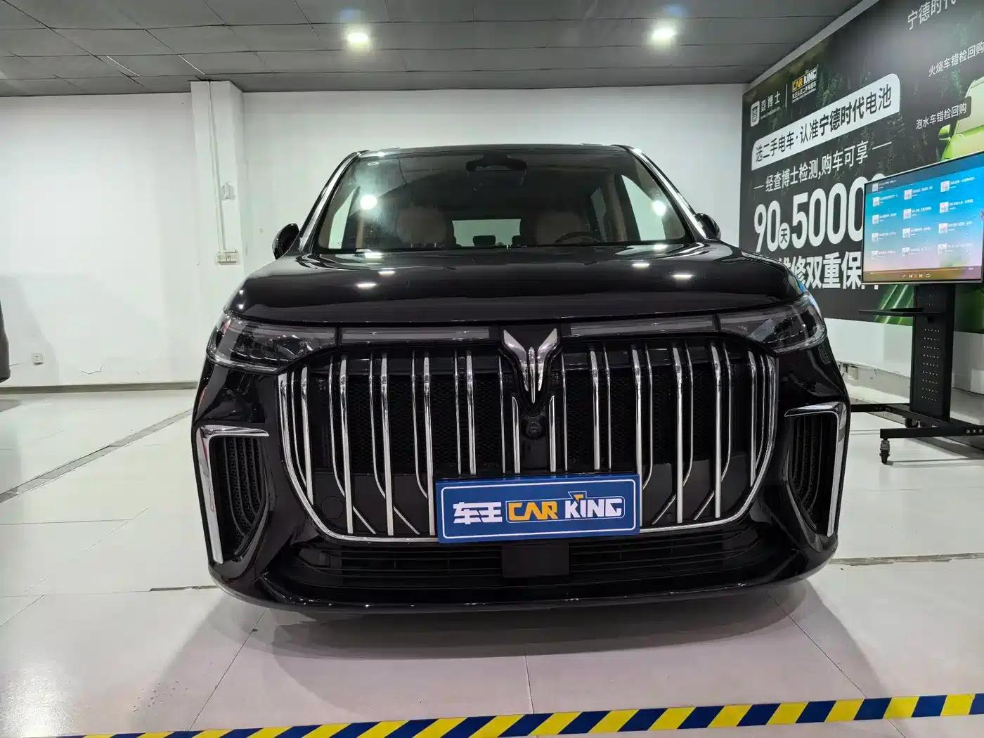 Voyah Dreamer 2024 PHEV Extended Range Premium Edition — миниатюра 2