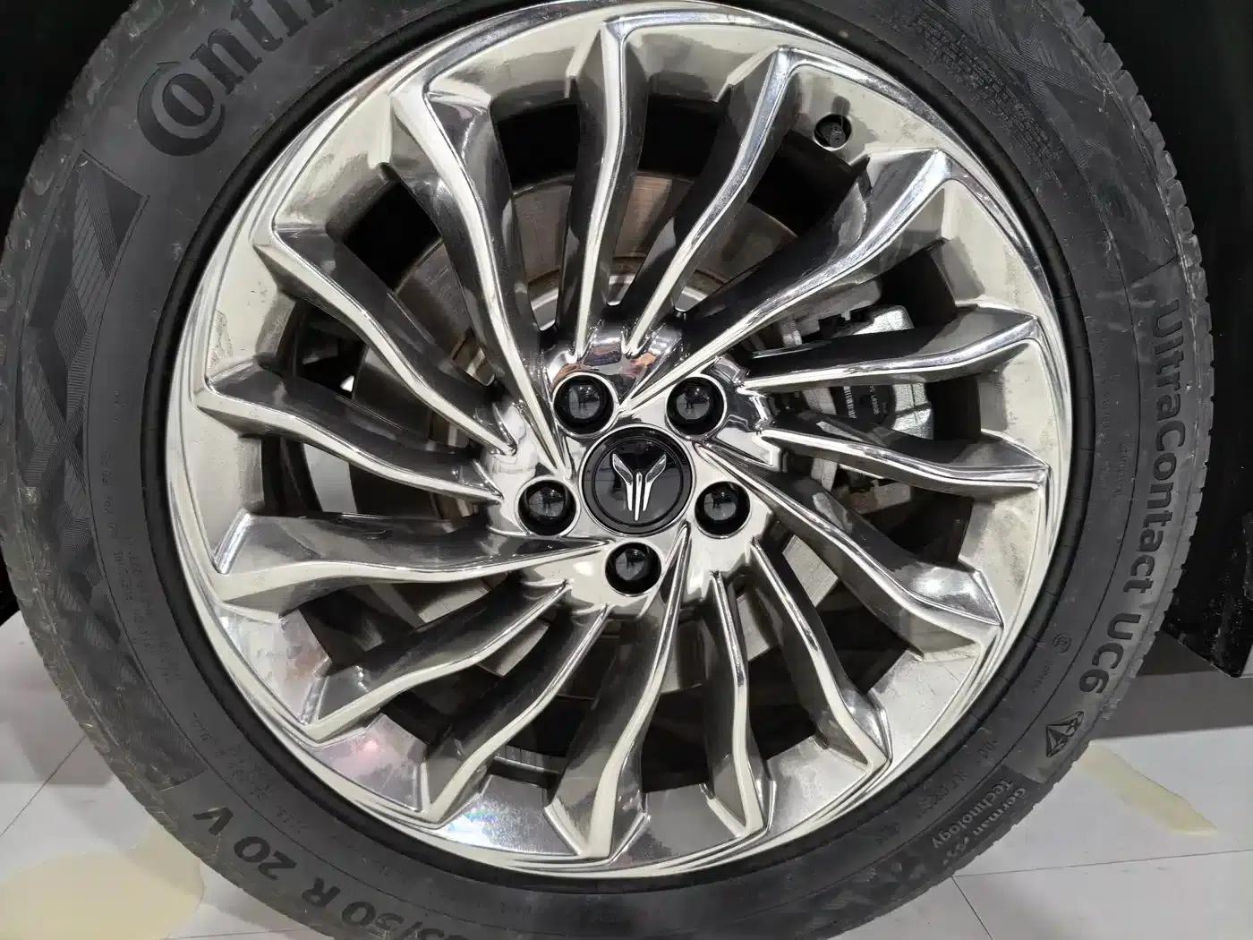 Voyah Dreamer 2024 PHEV Extended Range Premium Edition — миниатюра 11