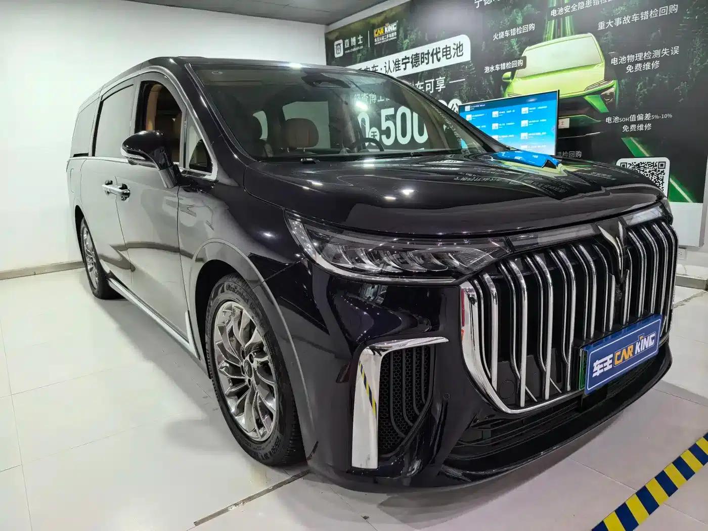 Voyah Dreamer 2024 PHEV Extended Range Premium Edition — миниатюра 3