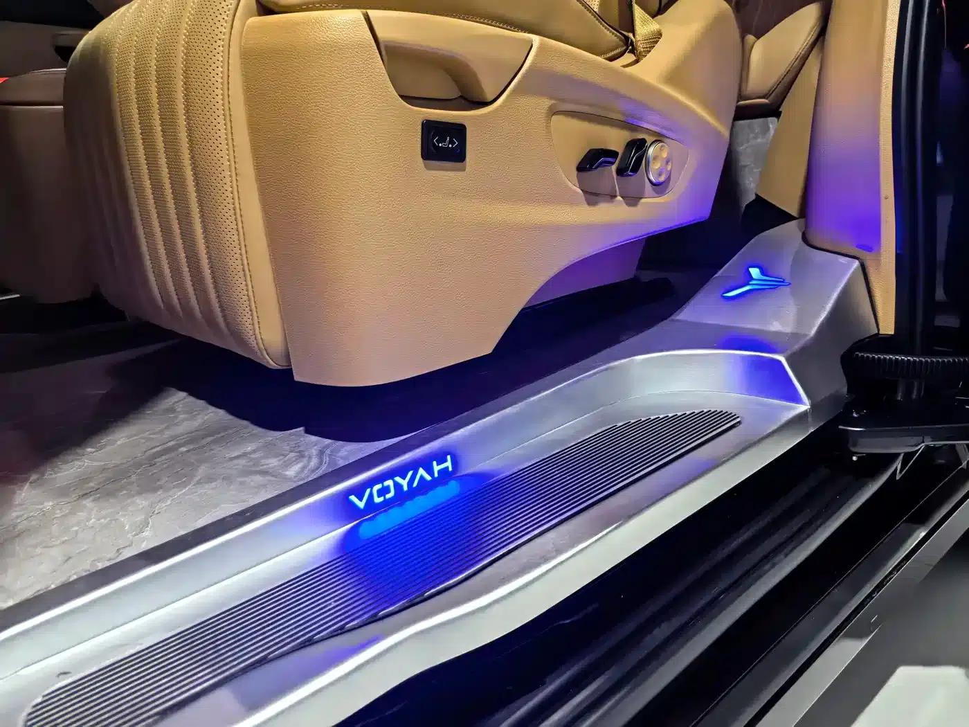 Voyah Dreamer 2024 PHEV Extended Range Premium Edition — миниатюра 9