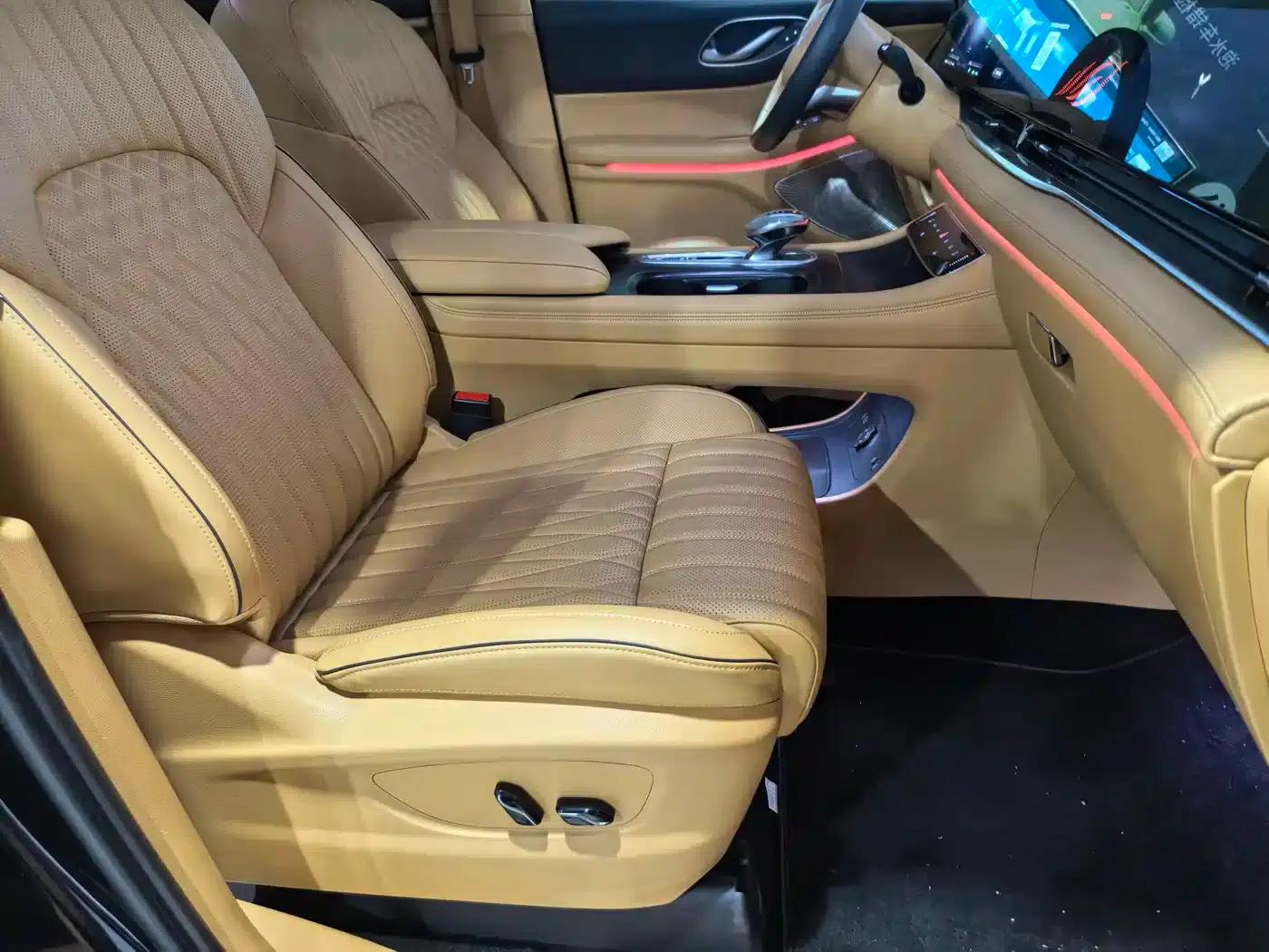 Voyah Dreamer 2024 PHEV Extended Range Premium Edition — миниатюра 10