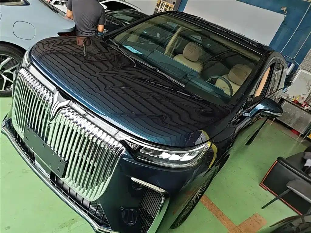 Voyah Dreamer 2025 PHEV 4WD Premium Kunpeng Edition — миниатюра 2