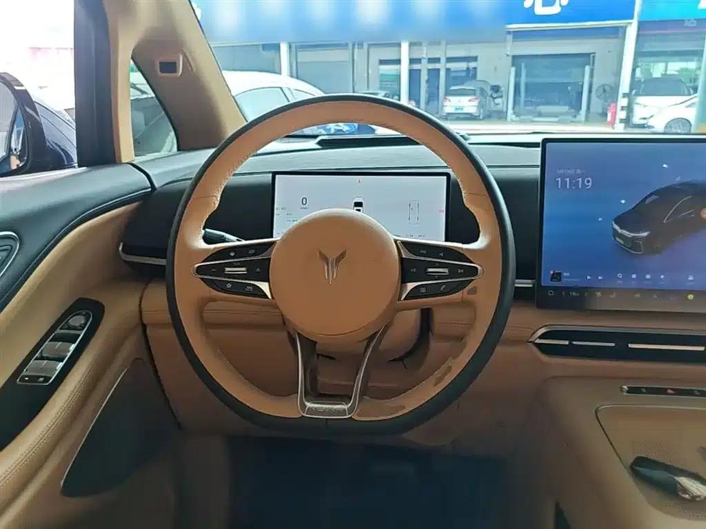 Voyah Dreamer 2025 PHEV 4WD Premium Kunpeng Edition — миниатюра 11