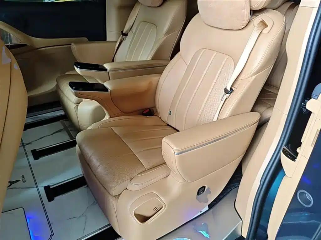 Voyah Dreamer 2025 PHEV 4WD Premium Kunpeng Edition — миниатюра 17