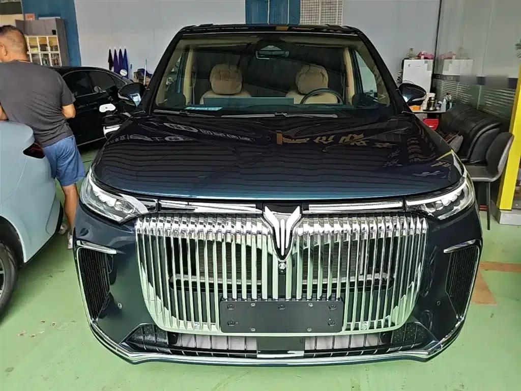 Voyah Dreamer 2025 PHEV 4WD Premium Kunpeng Edition — миниатюра 3