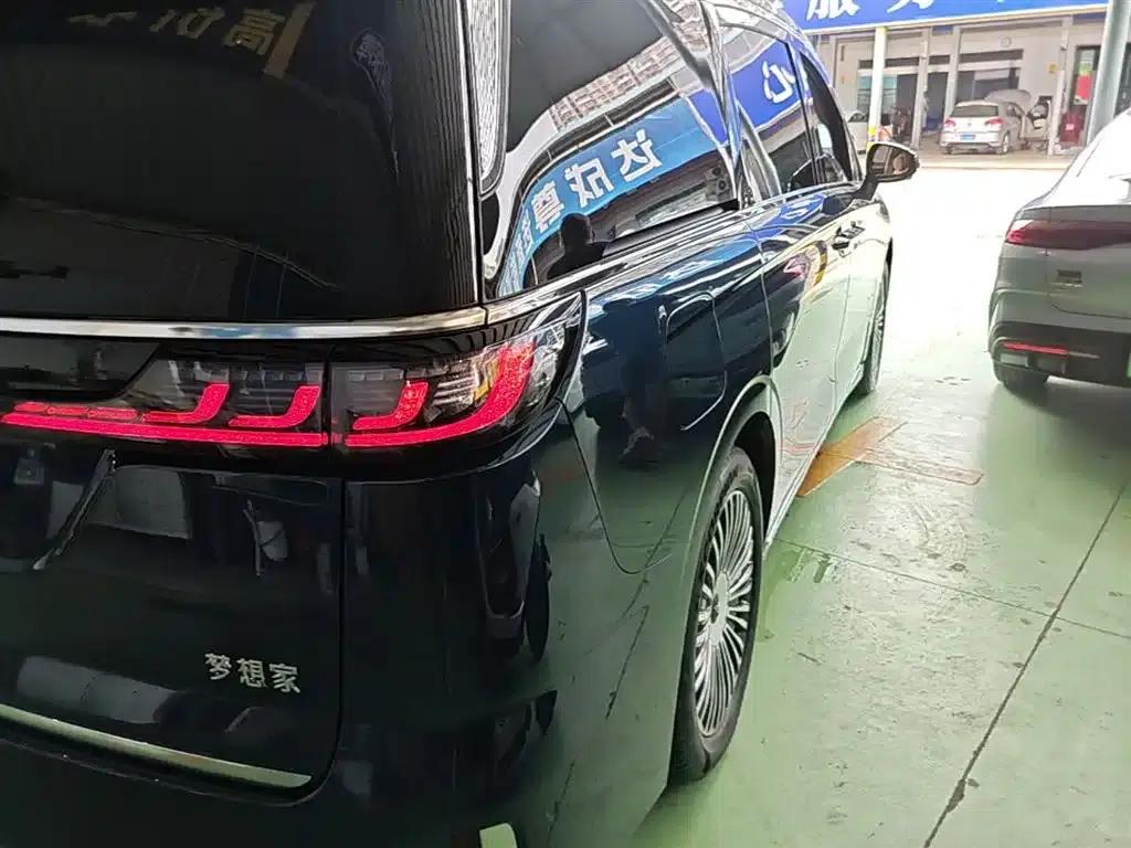 Voyah Dreamer 2025 PHEV 4WD Premium Kunpeng Edition — миниатюра 8