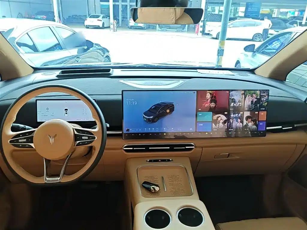 Voyah Dreamer 2025 PHEV 4WD Premium Kunpeng Edition — миниатюра 10