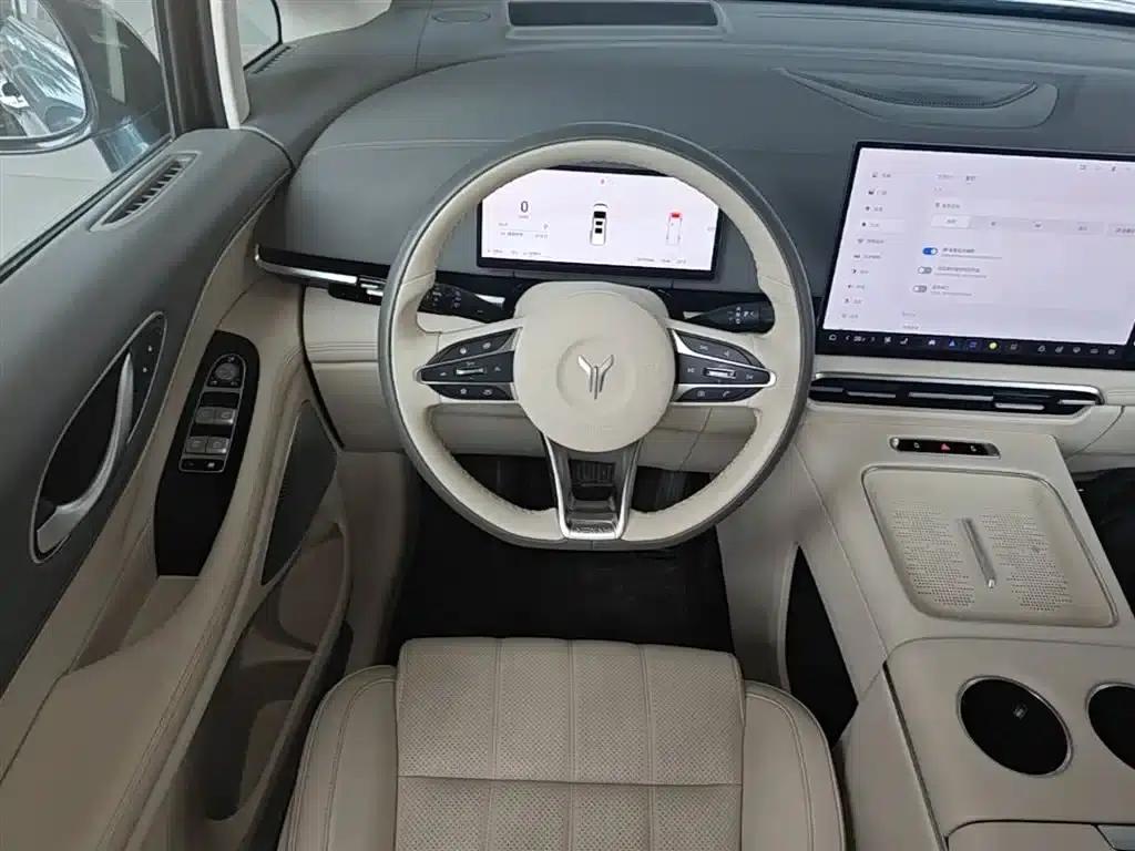 Voyah Dreamer 2024 PHEV Long Range Flagship Edition — миниатюра 11