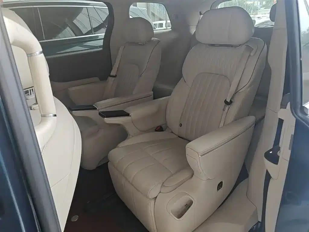 Voyah Dreamer 2024 PHEV Long Range Flagship Edition — миниатюра 17