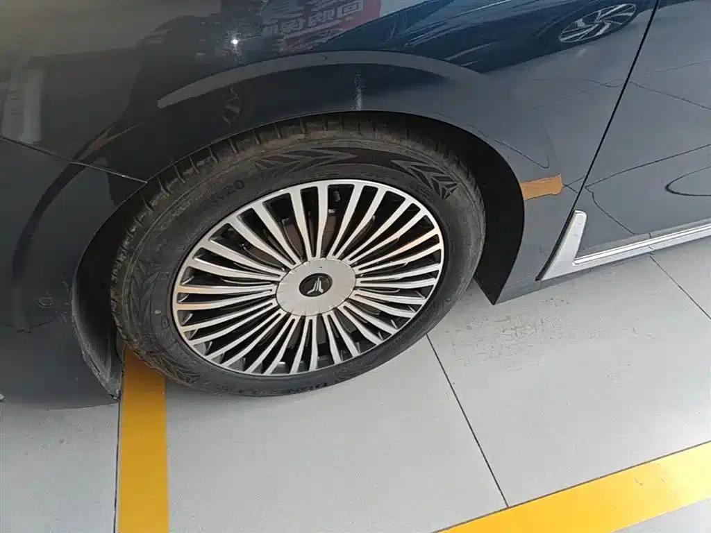 Voyah Dreamer 2024 PHEV Long Range Flagship Edition — миниатюра 23