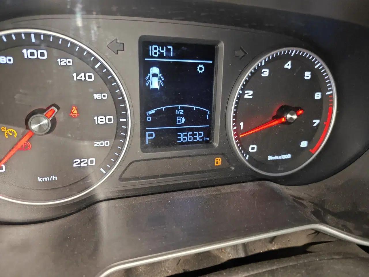 Roewe RX3 2018 1.6L CVT Flagship Edition — миниатюра 13