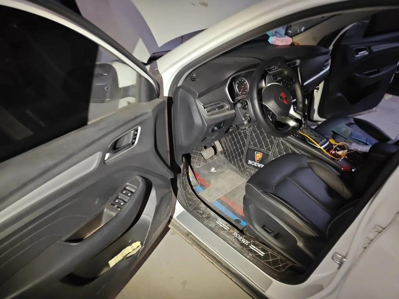 Roewe RX3 2018 1.6L CVT Flagship Edition — миниатюра 17