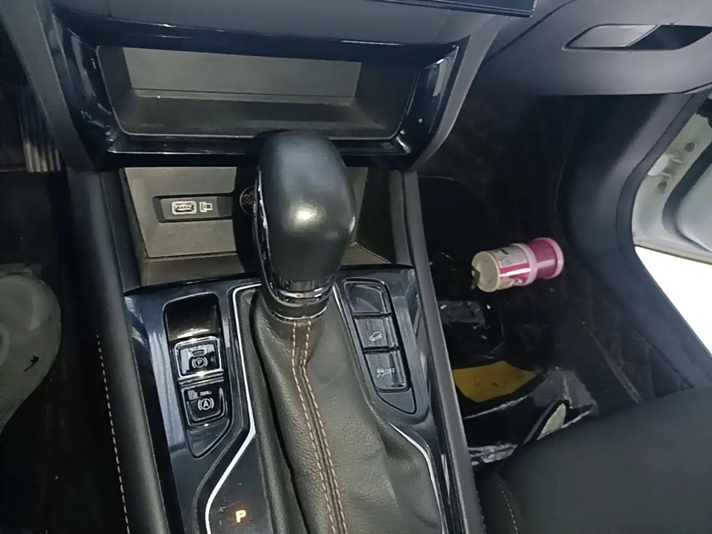 Roewe RX3 2021 PRO 1.6L CVT Elite Model — миниатюра 17