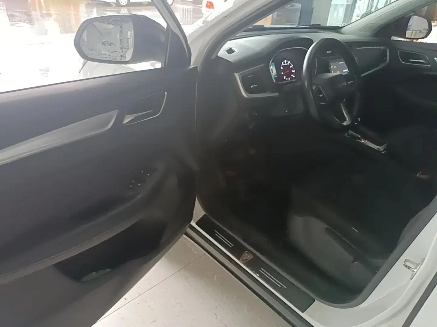 Roewe RX3 2021 PRO 1.6L CVT Elite Model — миниатюра 19
