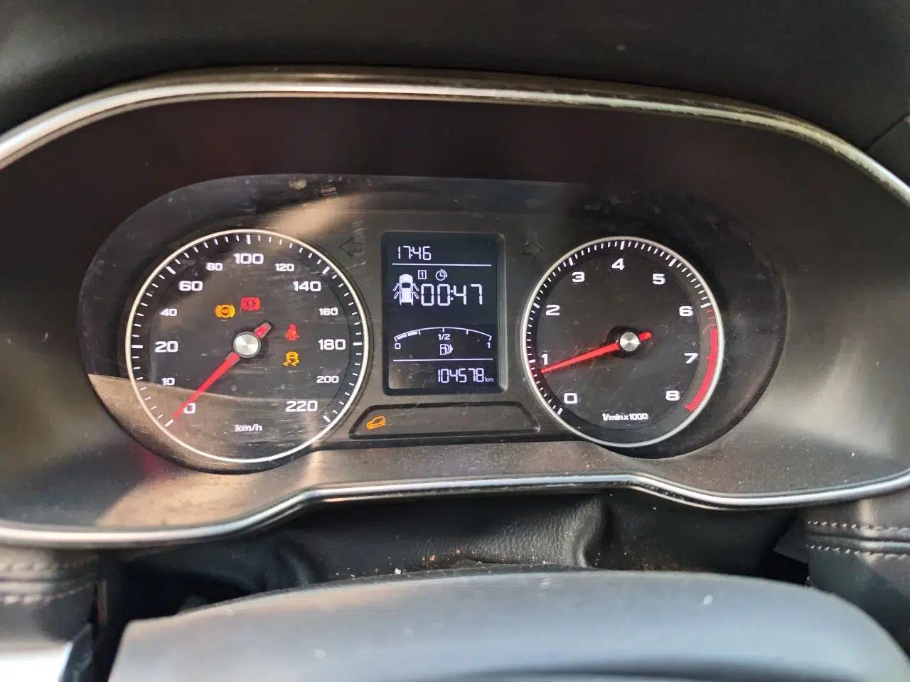 Roewe RX3 2018 1.6L Manual Internet Smart Edition — миниатюра 12