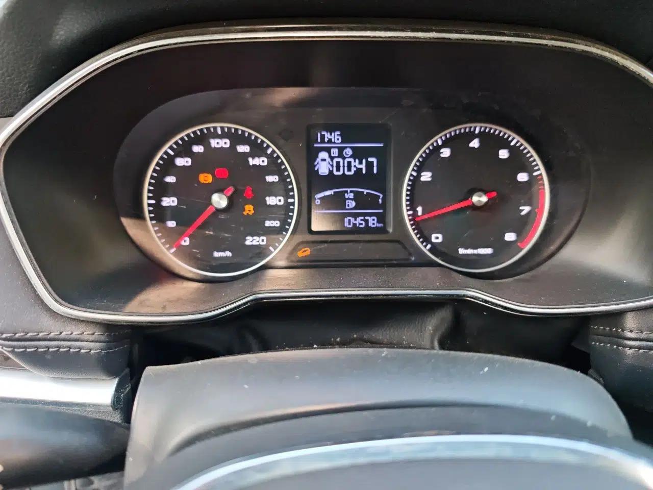 Roewe RX3 2018 1.6L Manual Internet Smart Edition — миниатюра 13